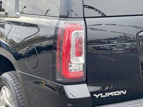 Used 2019 GMC Yukon SLE w/ SLE Value Package image 11