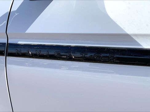 New 2026 Lincoln Navigator Reserve w/ Jet Appearance Package AWD/4WD image 15