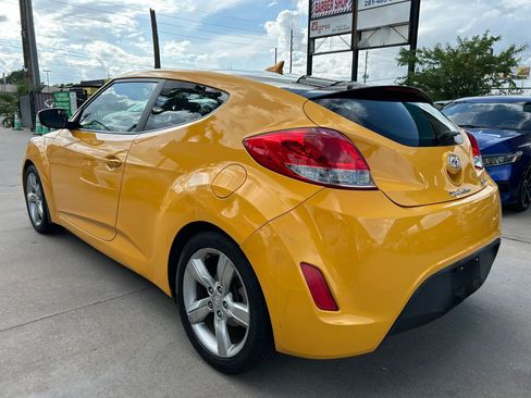 Used 2013 Hyundai Veloster FWD image 3
