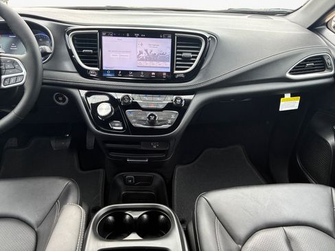New 2026 Chrysler Pacifica Select FWD image 3