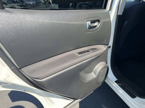 Used 2015 Nissan Rogue S FWD image 15