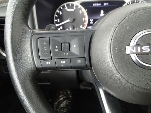 Used 2022 Nissan Rogue SV image 23