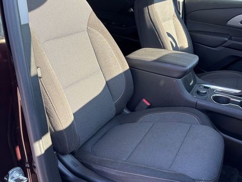 Used 2020 Chevrolet Traverse LT image 23