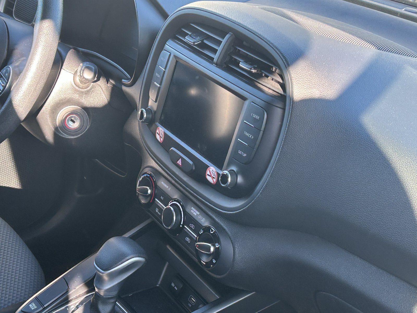 Used 2023 Kia Soul LX w/ LX Technology Package FWD image 10