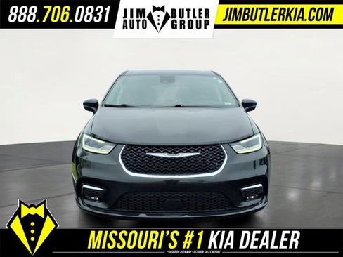 Used 2023 Chrysler Pacifica Touring-L FWD image 28