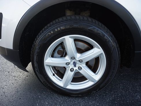 Used 2017 Ford Explorer XLT AWD/4WD image 30
