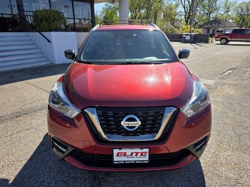 Used 2019 Nissan Kicks SR w/ Exterior Package FWD image 2