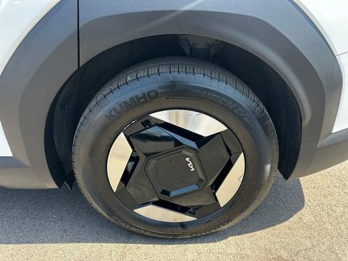 Used 2024 Kia EV9 Light Long Range RWD image 7