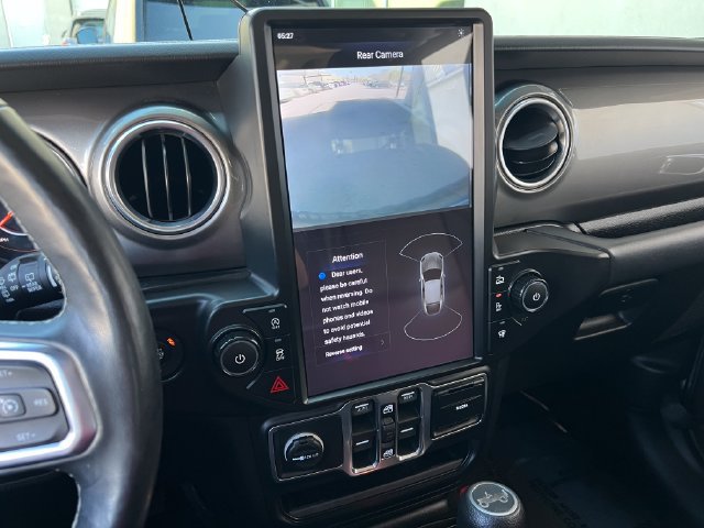 Used 2018 Jeep Wrangler Unlimited Sahara AWD/4WD image 23