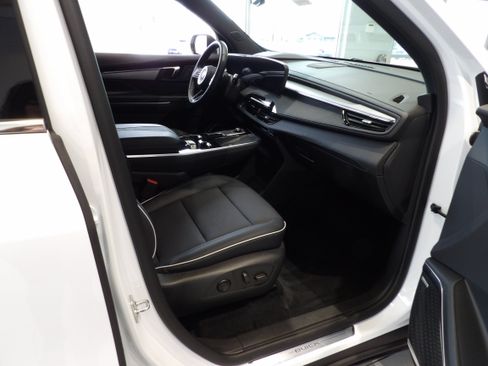 Used 2025 Buick Enclave Preferred AWD/4WD image 27