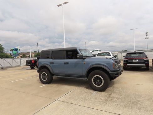Used 2023 Ford Bronco Badlands w/ Sasquatch Package AWD/4WD image 6