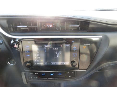 Used 2017 Toyota Corolla SE w/ SE Premium Package FWD image 22