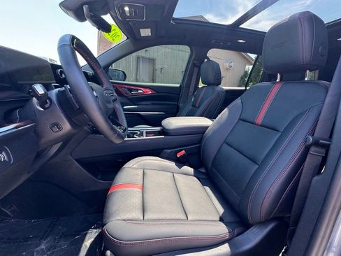 Used 2024 Chevrolet Traverse RS w/ LPO, Floor Liner Package AWD/4WD image 18
