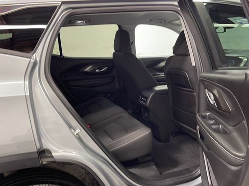 Used 2024 GMC Terrain SLE FWD image 19