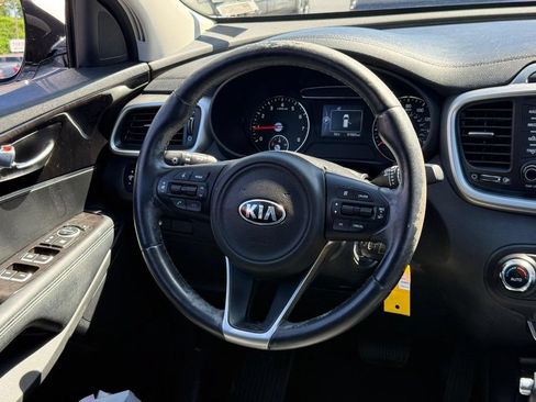 Used 2017 Kia Sorento FWD w/ LX Convenience Package image 17