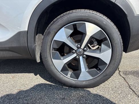 Used 2025 Volvo XC40 B5 Plus AWD/4WD image 10