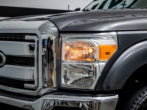 Used 2015 Ford F250 Lariat w/ Lariat Interior Package image 18