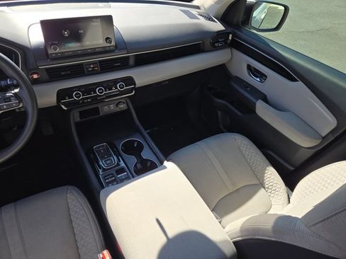 Certified 2023 Honda Pilot LX image 18