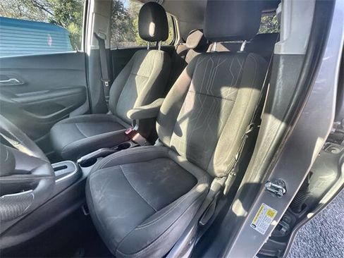 Used 2020 Chevrolet Trax LT image 17