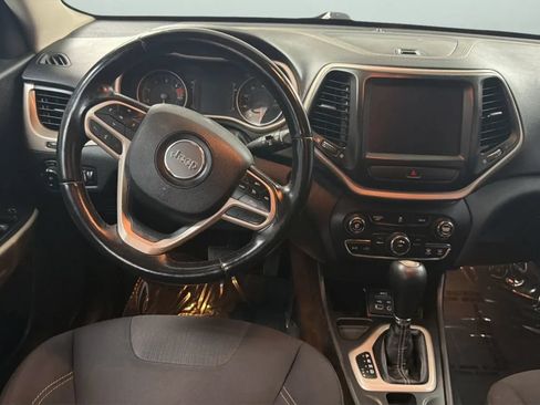 Used 2017 Jeep Cherokee Latitude w/ Comfort & Sound Group FWD image 10