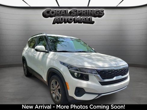 Certified 2022 Kia Seltos S FWD image 1