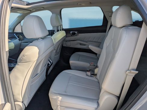 Used 2022 Kia Sorento SX image 2