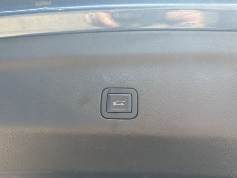 Used 2025 GMC Yukon XL Denali Ultimate w/ LPO, Floor Liner Package image 12