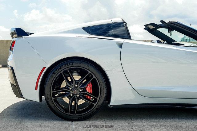 Used 2018 Chevrolet Corvette Stingray Coupe w/ 1LT RWD image 9