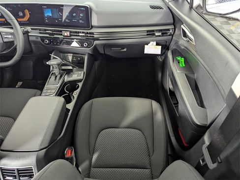 New 2026 Kia Sportage LX image 16