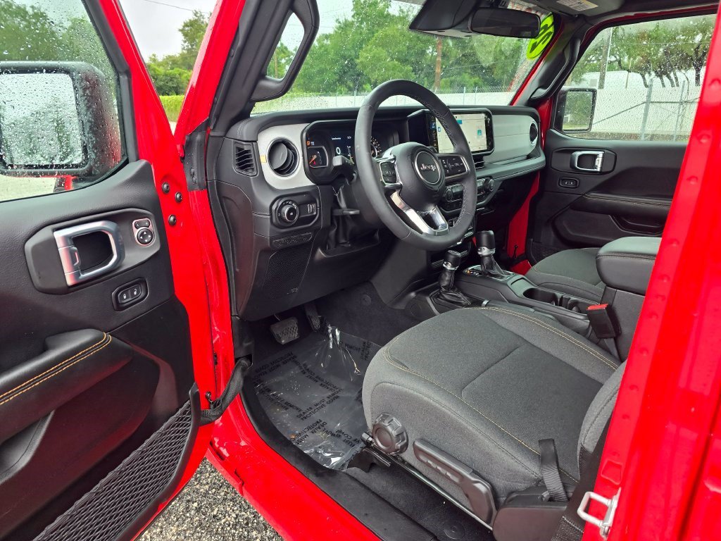 Used 2026 Jeep Wrangler Unlimited Sahara AWD/4WD image 14
