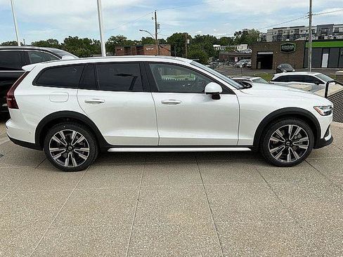 New 2026 Volvo V60 B5 Cross Country Ultra w/ Climate Package AWD/4WD image 7