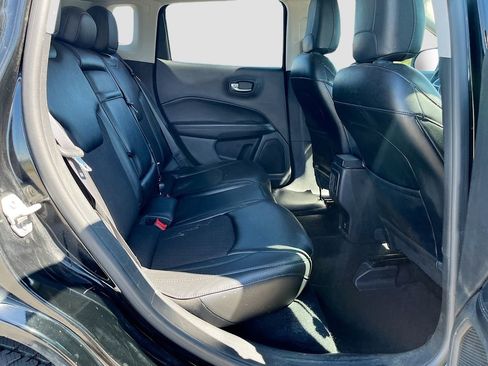 Used 2018 Jeep Compass Latitude FWD image 24