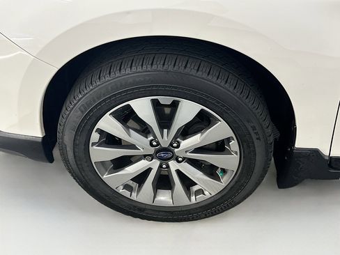 Used 2017 Subaru Outback 3.6R Touring AWD/4WD image 11