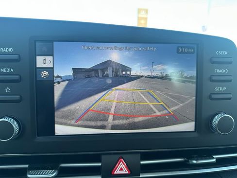 Used 2025 Hyundai Elantra SE image 16