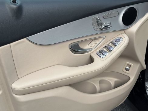Certified 2022 Mercedes-Benz GLC 300 image 11