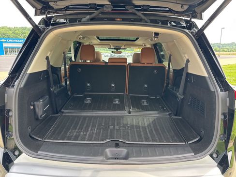 Used 2025 Nissan Pathfinder Platinum w/ Cargo Package AWD/4WD image 14