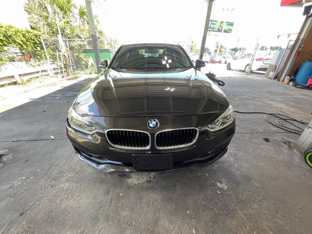 Used 2018 BMW 320i Sedan RWD image 1