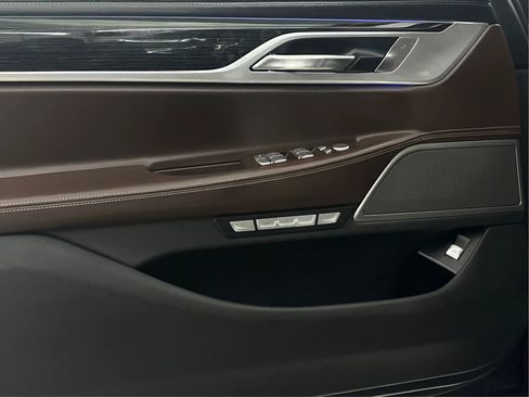 Used 2017 BMW 750i xDrive image 26