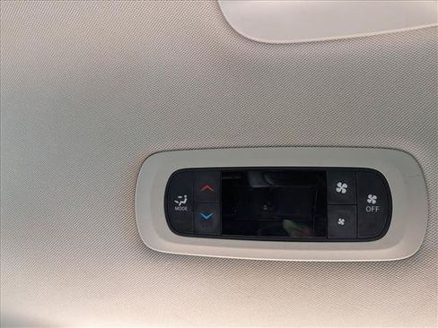 Used 2020 Chrysler Voyager Lxi FWD image 16