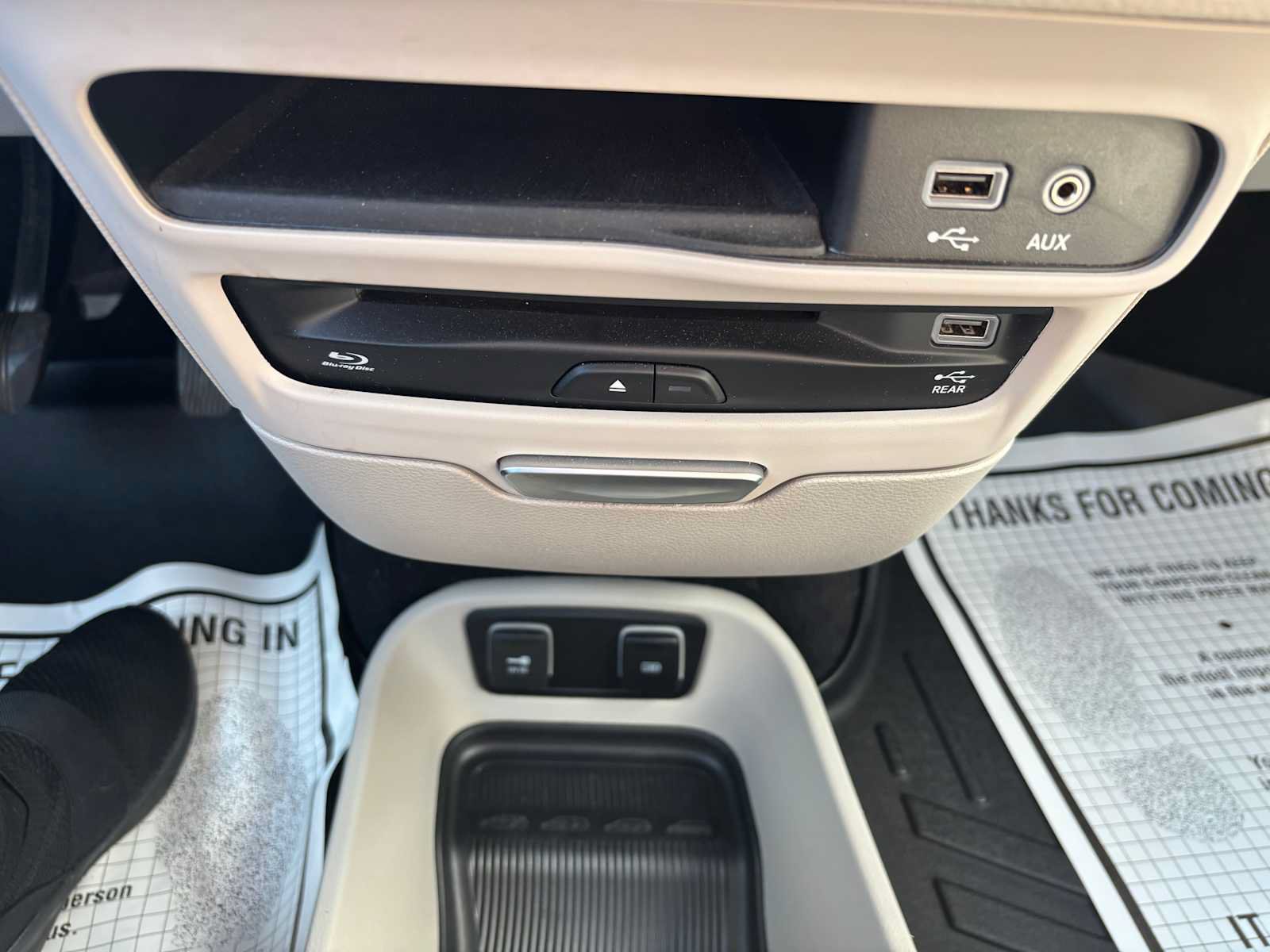 Used 2020 Chrysler Pacifica Limited w/ Advanced Safetytec Group FWD image 32