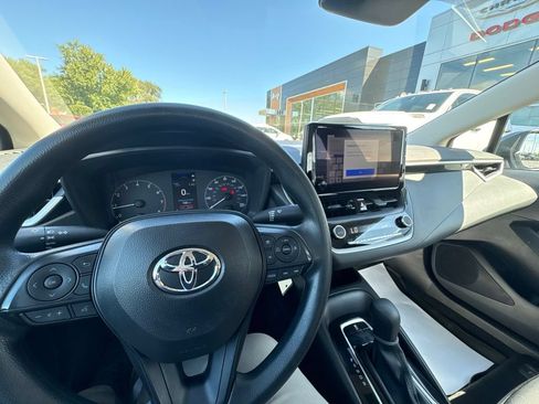 Used 2025 Toyota Corolla LE FWD image 21