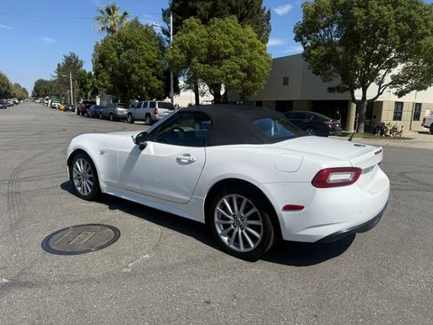 Used 2017 FIAT 124 Spider Lusso RWD image 7