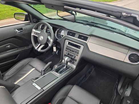 Used 2010 Ford Mustang GT Premium RWD image 25