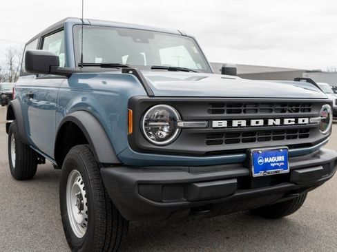 New 2025 Ford Bronco Base image 4