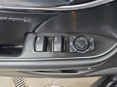 Used 2023 Buick Envision Essence image 27