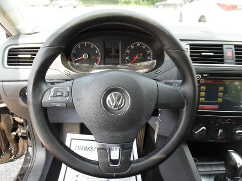 Used 2011 Volkswagen Jetta SE FWD image 13