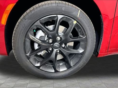 New 2027 Chrysler Pacifica Limited AWD/4WD image 13