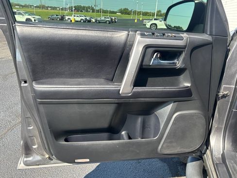 Used 2017 Toyota 4Runner SR5 Premium RWD image 6