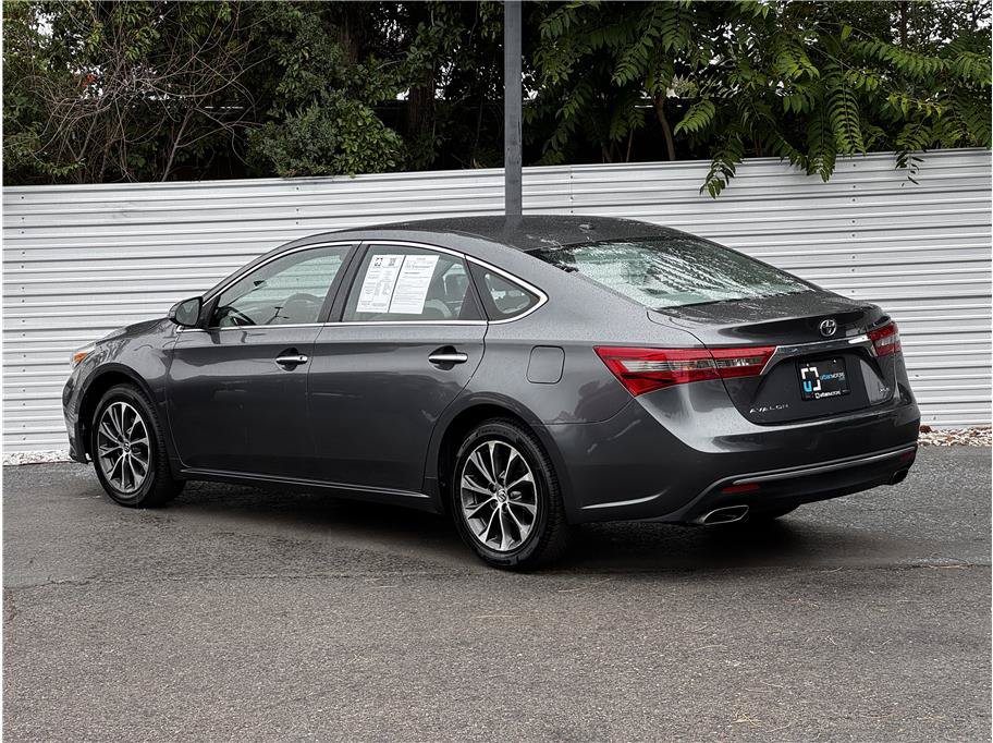 Used 2016 Toyota Avalon XLE FWD image 3
