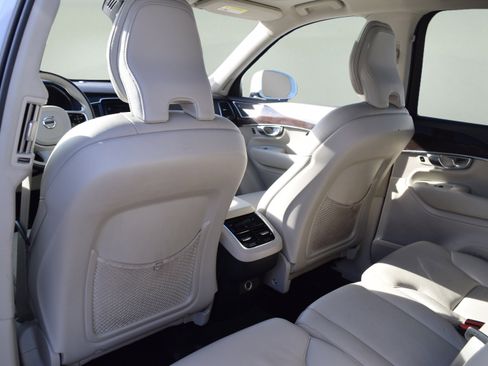 Used 2019 Volvo XC90 T6 Momentum w/ Protection Package Premier image 11